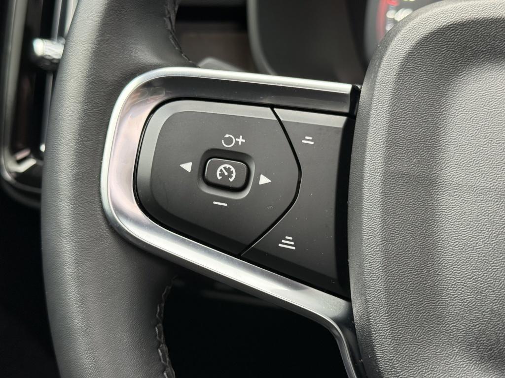 Volvo XC40 t5 262pk recharge ultra dark| full options !