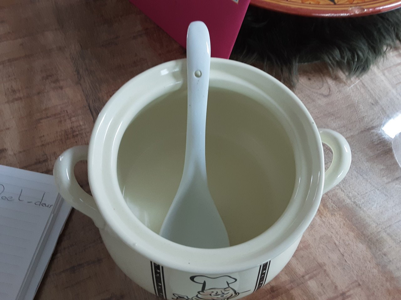 Hele leuke  soeppot steen met stenen lepel