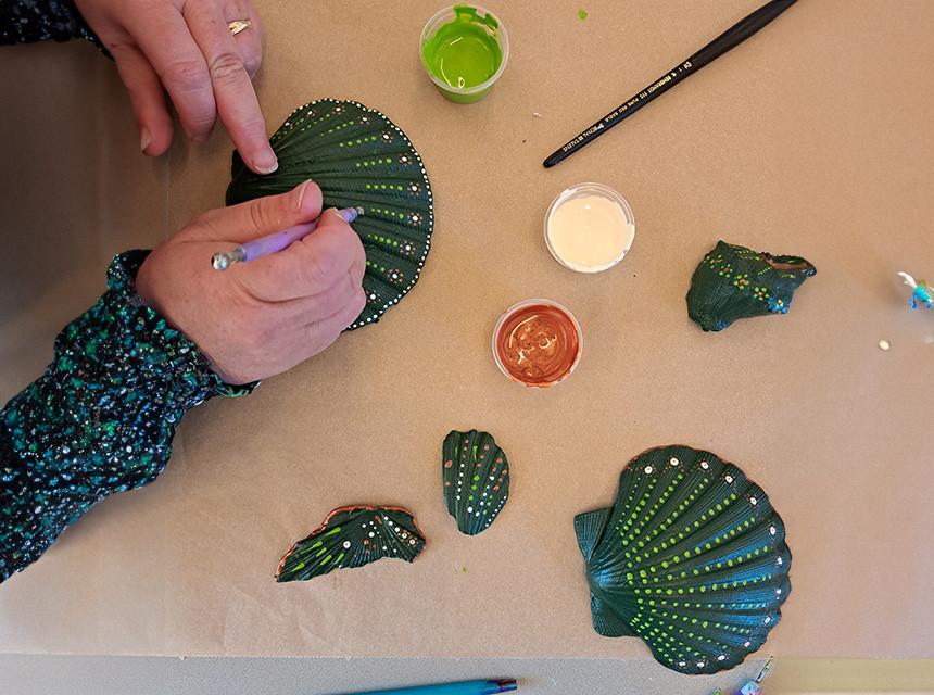 Workshop Stippen op Sint-Jacobsschelpen