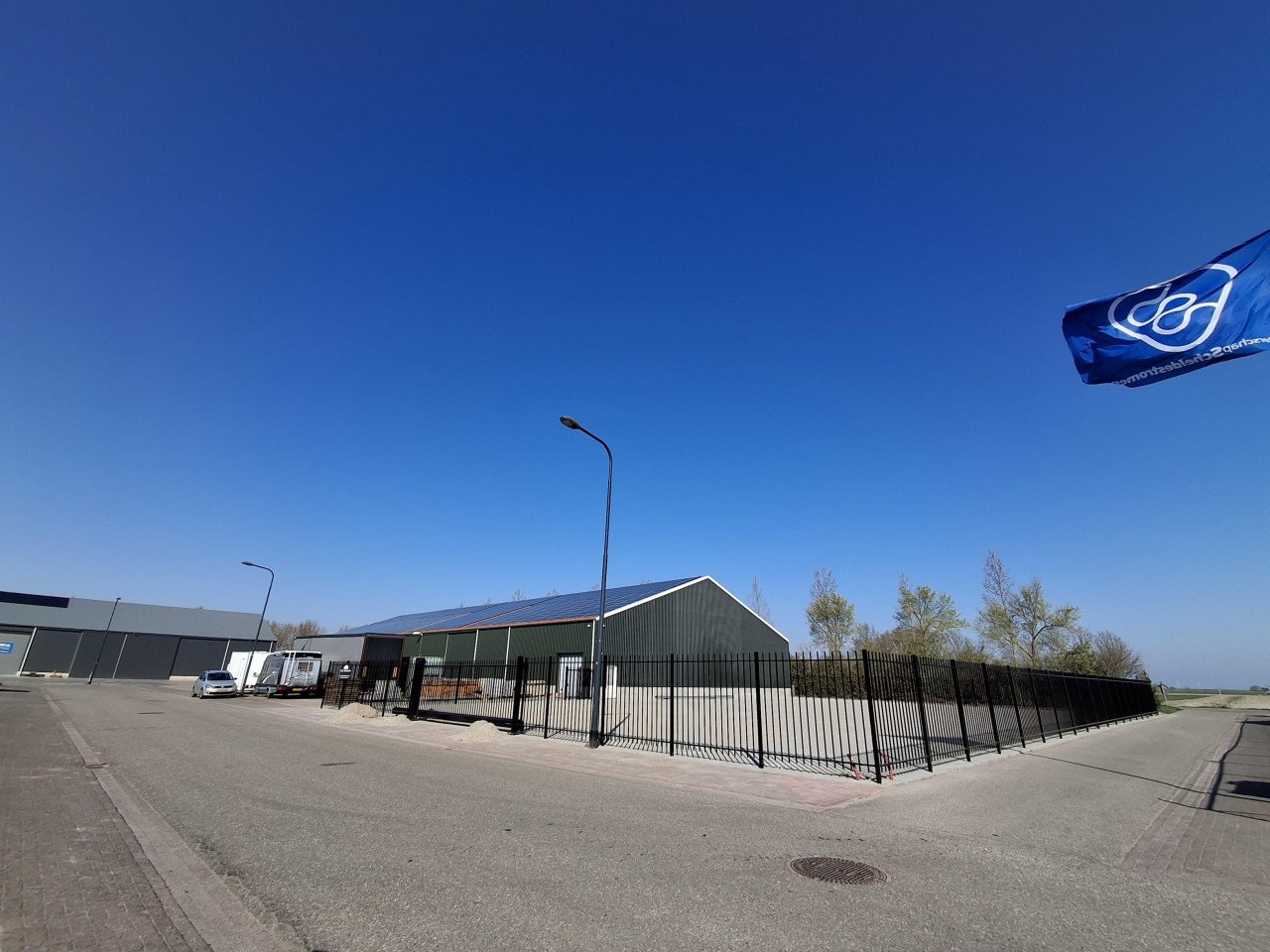 Te Huur: Omheind en beveiligd bedrijventerrein Cruijckelcreke 1100m2.