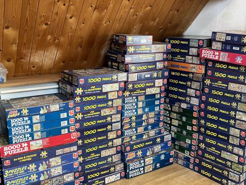 Partij Jan van Haasteren puzzels 76 dozen