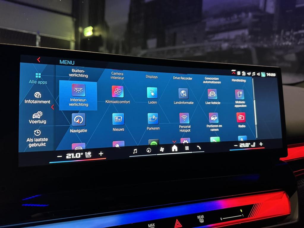 BMW M5 5-serie *limousine v8 m hybrid*carbon extr*b&w*alcantarahemel*nl-aut