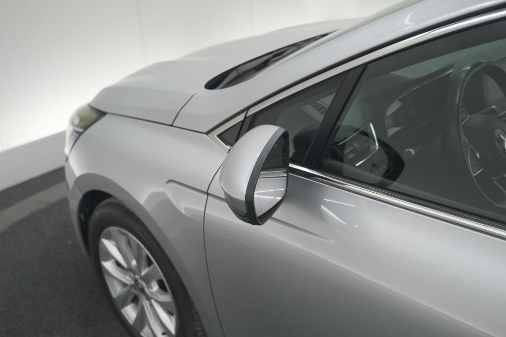 Renault Clio tce 100 intens | parkeersensoren | apple carplay | climate con