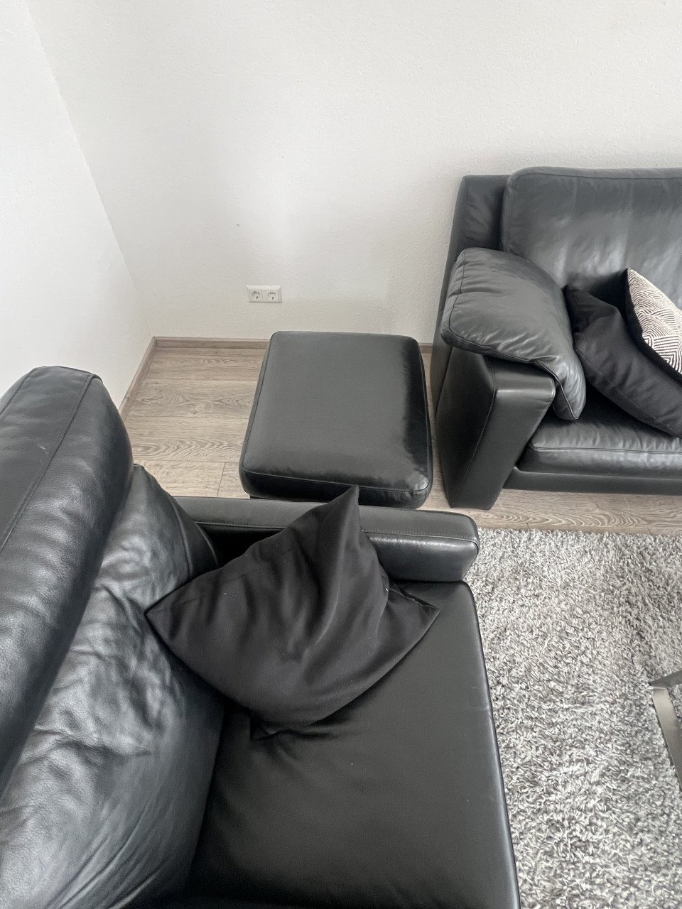 Gratis leren bankstel 2 stoelen en tafel