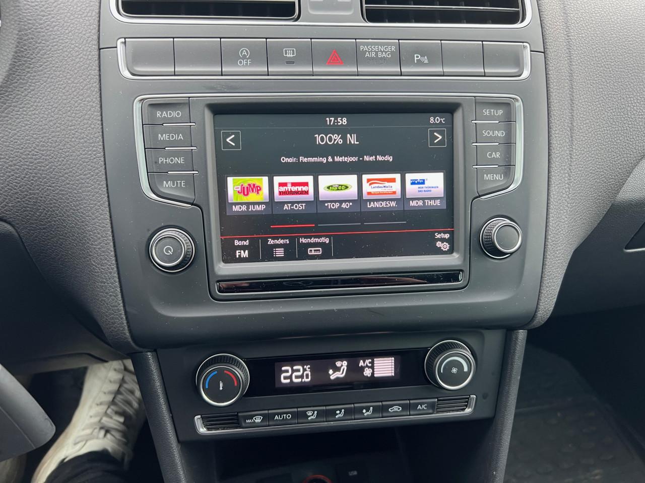 VW Polo 2015 met slechts 93000 km, Panoramadak!