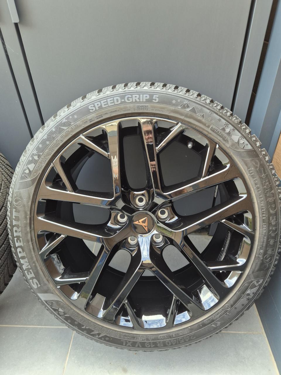 Nieuwe Semperit Speed-Grip 5 winterbanden met 19 inch velgen