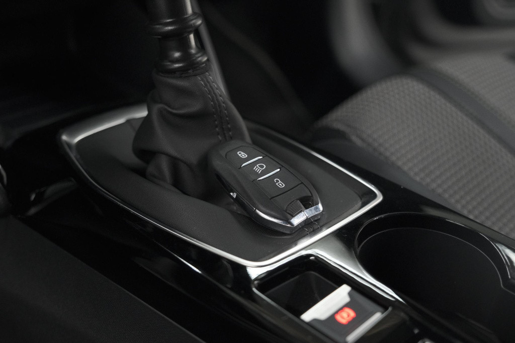 Peugeot 208 puretech 100 gt | camera | adaptieve cruise control | navigatie