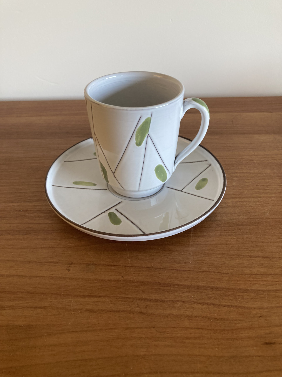 2 vintage kop en schotels geel en groen Mid Century