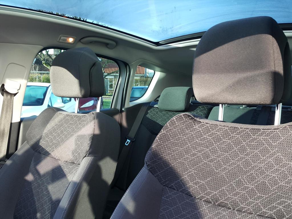 Peugeot 3008 style 1.2pt-130pk trekhaak | navigatie | cruise & climate cont