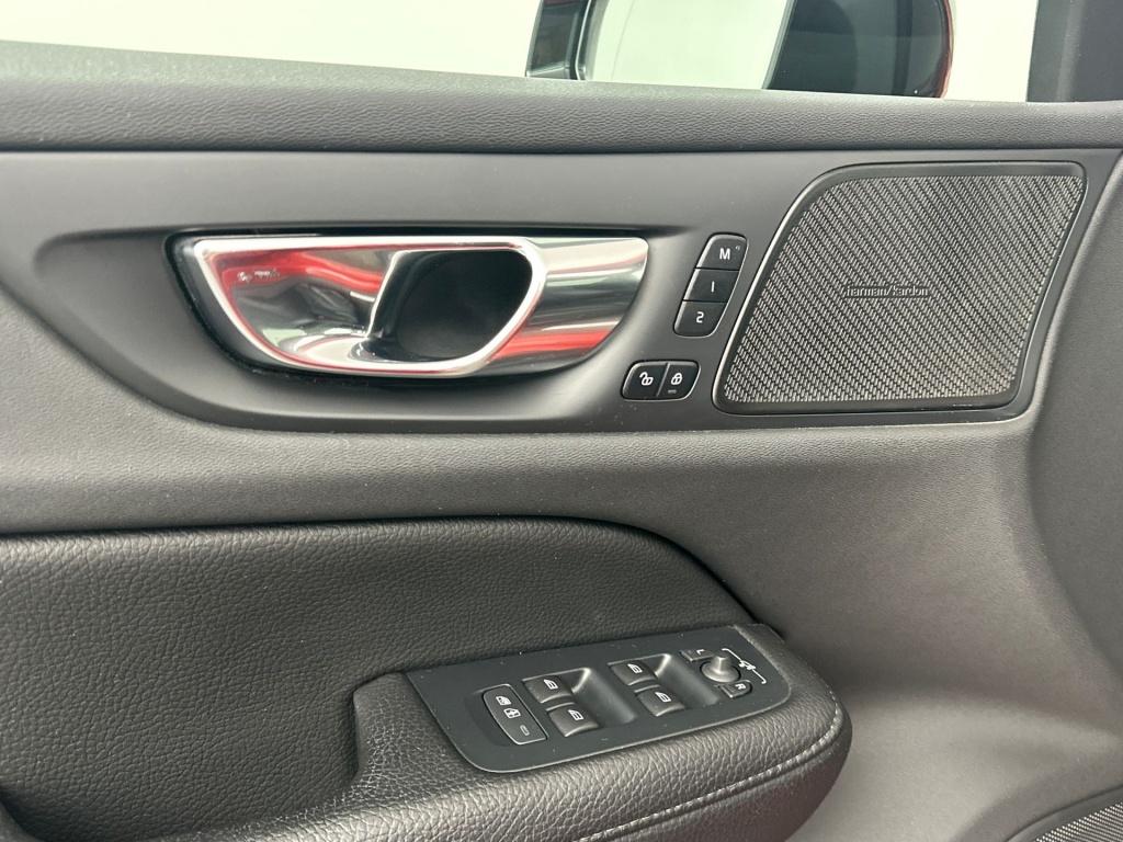 Volvo V60 t8 390pk recharge r-design| pano| 360camera| hud| adap.cruise