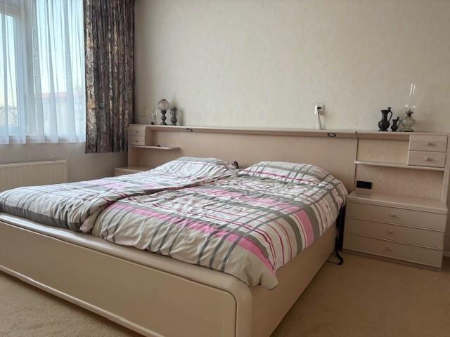 Compleet Slaapkamer ameublement (bed, kledingkast, nachtkastjes etc)