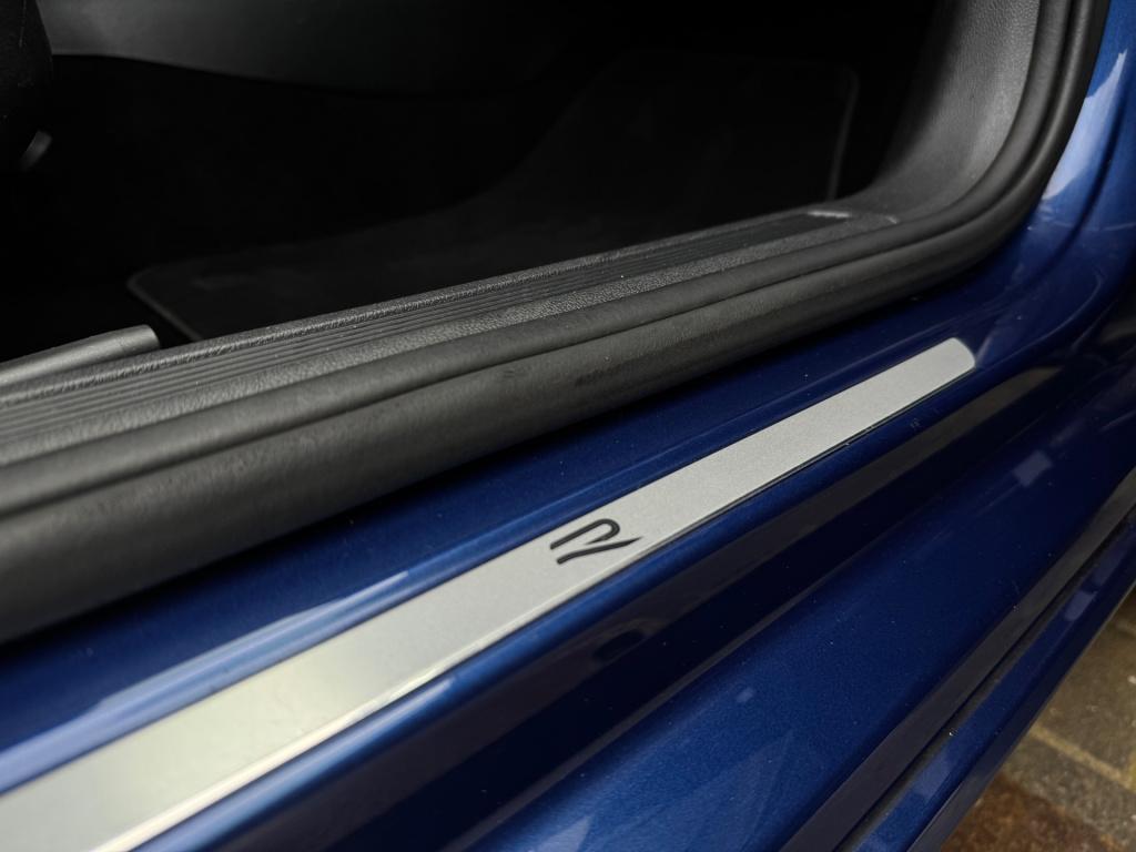 Volkswagen Taigo 1.0 tsi r-line * panoramadak * camera * led * clima