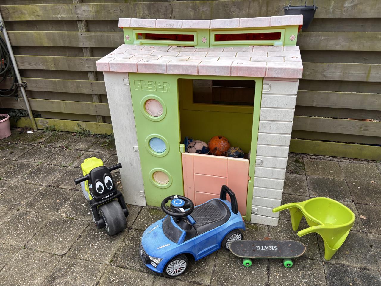 Speelhuisje+ speelgoed