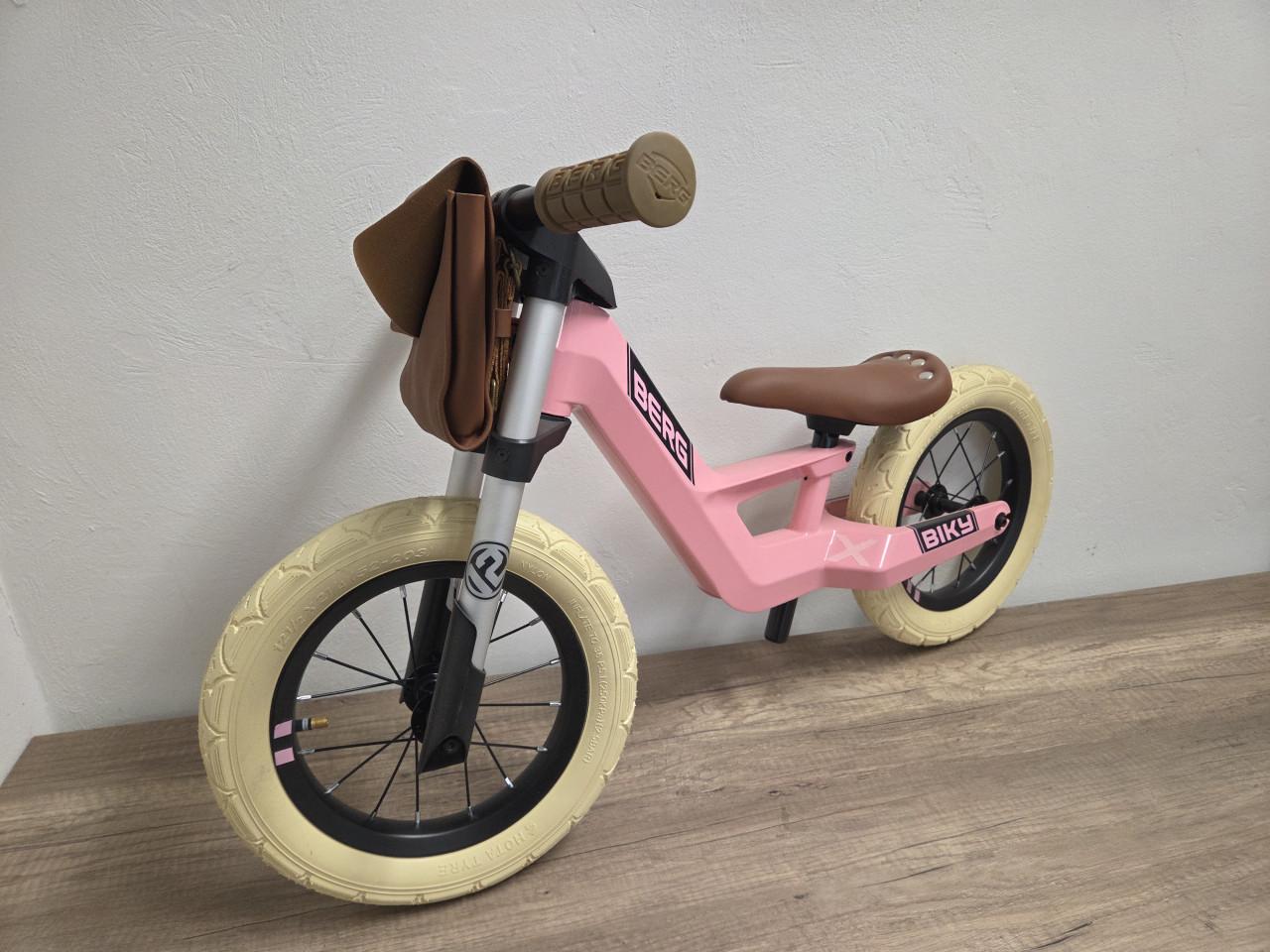 BERG Biky Pink - showroom model uitverkoop