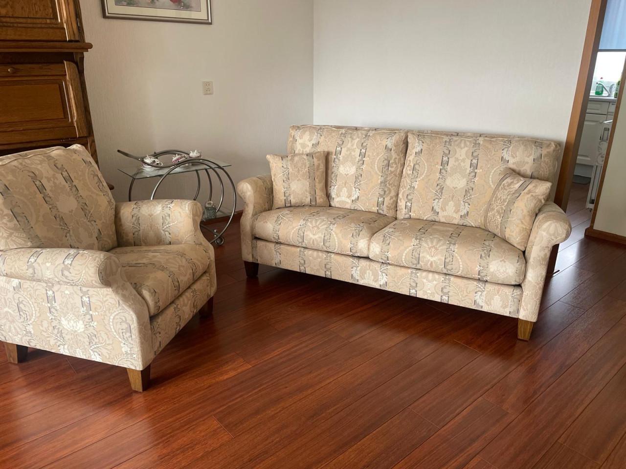 Kwaliteits bank met fauteuil