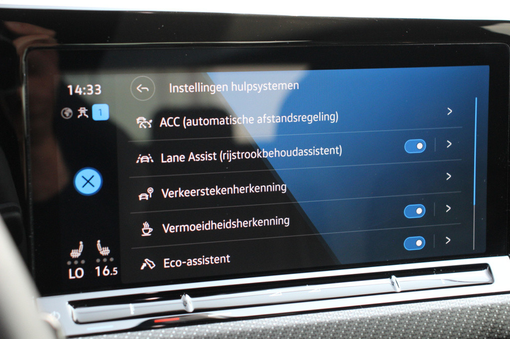 Volkswagen Golf 1.5 etsi r-line business | acc | pano. | camera | dab | sfe