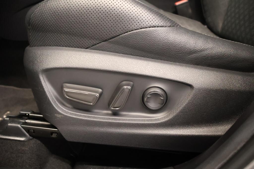 Toyota C-hr 2.0 hybrid bi-tone