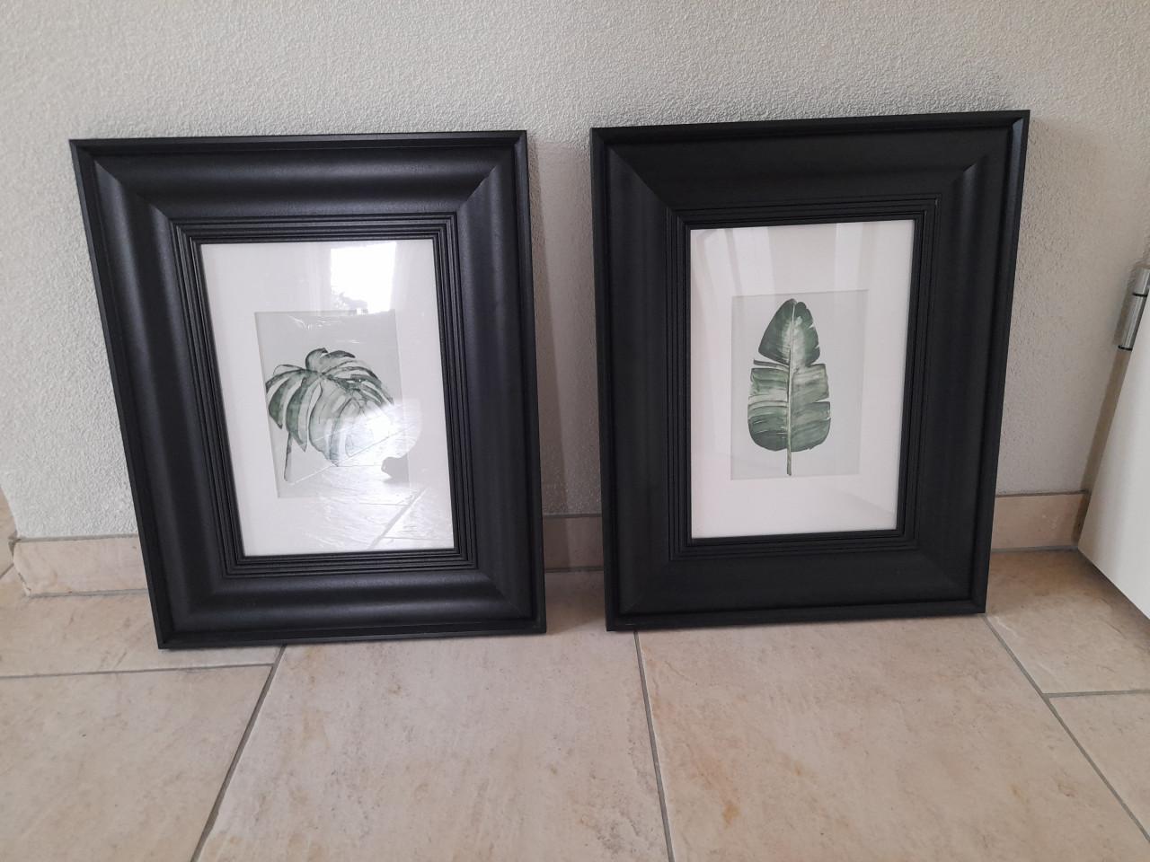 2 Leuke schilderijtjes   ( z.g.a.n.)  45,5 x 36 ,5