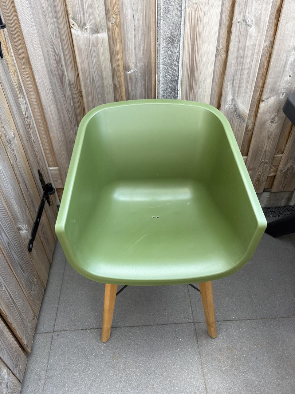 Tuintafel met 4 Hartmann kuipstoelen