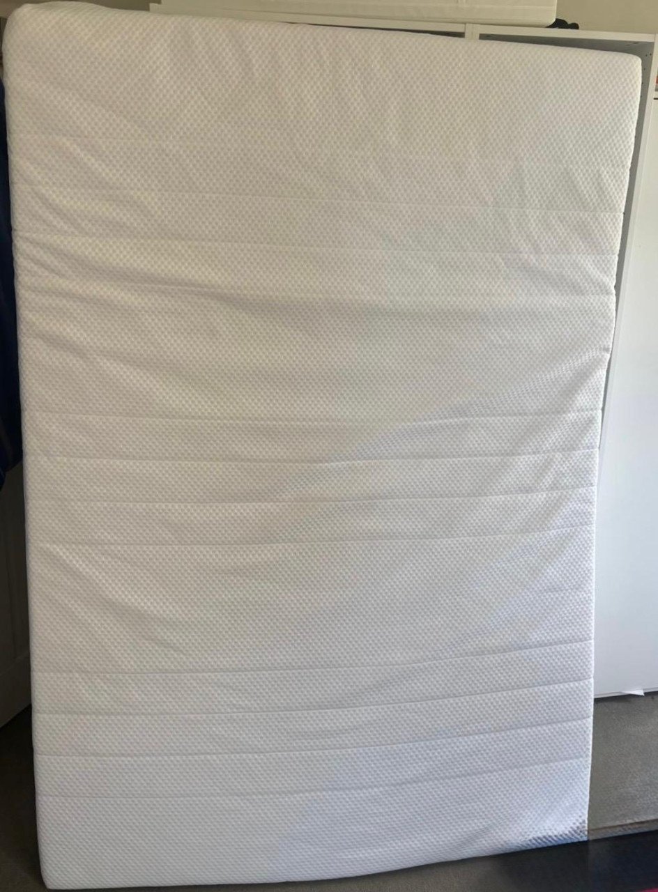 IKEA Bed ASKVOLL met lattenbodem, matras en onderlades