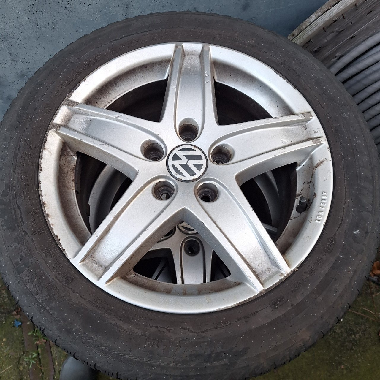 Set van 4 lichtmetalen velgen met winterbanden voor o.a. VW Touran