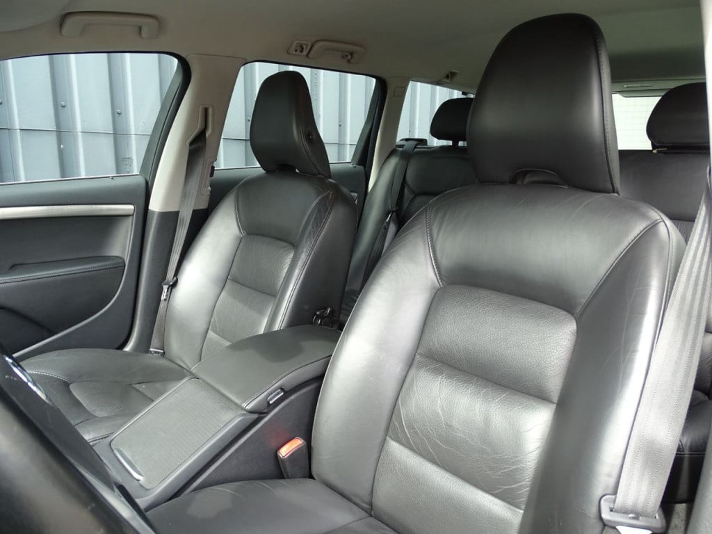Volvo V70 2.0t momentum automaat | leder | bluetooth | stoelverwarming | na
