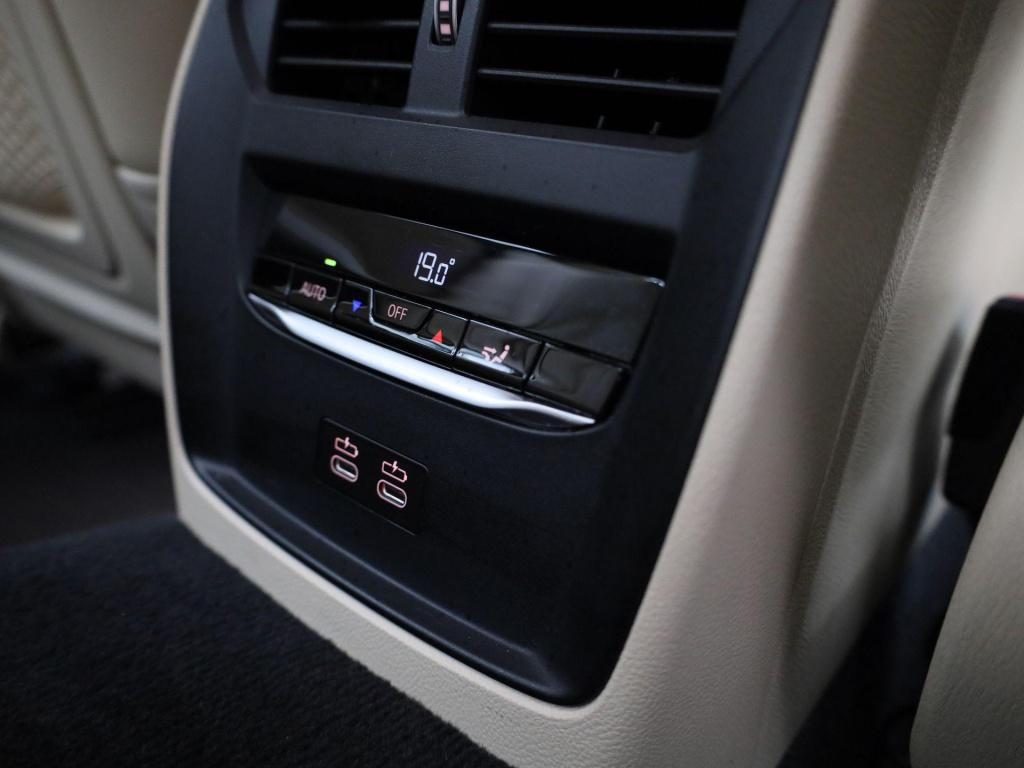 BMW 3-serie 318i business edition | virtual cockpit | navigatie | leder | c