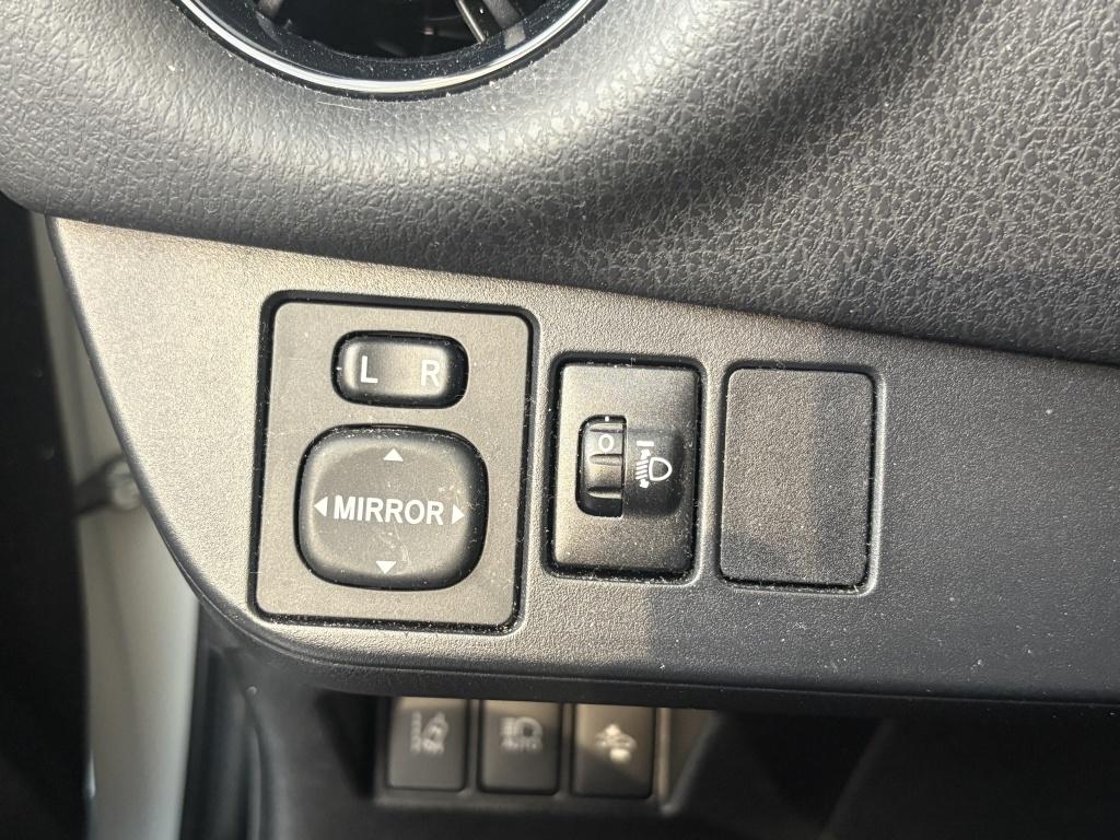 Toyota Yaris 1.5 hybrid bi-tone