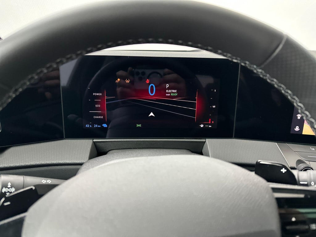 Opel Astra 1.6 turbo plug in hybrid ultimate | voorraadmodel | snel rijden 