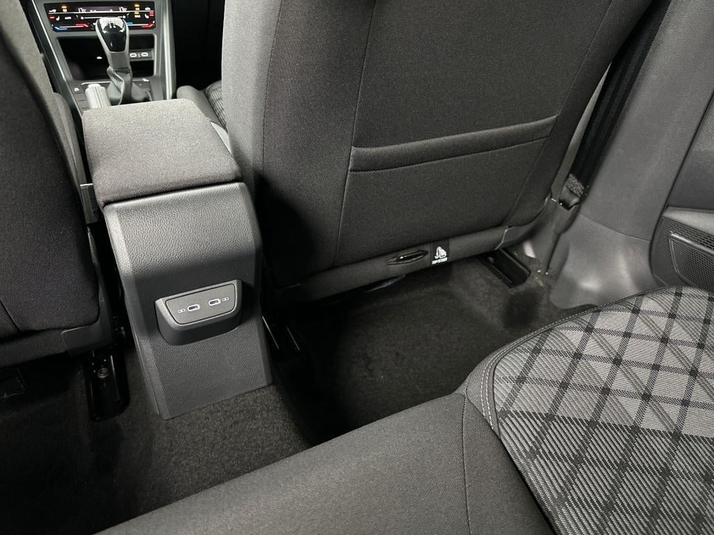 Volkswagen Polo r-line-edition 1.0 70 kw / 95 pk tsi hatchback 5 v