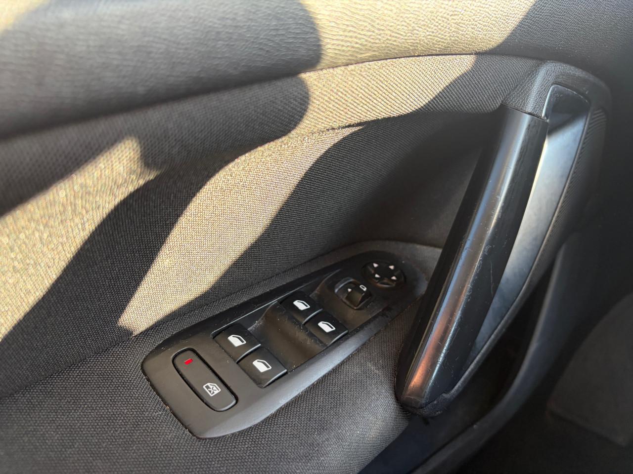 Peugeot 308 1.2 e thp sw 2015 airco navigatie