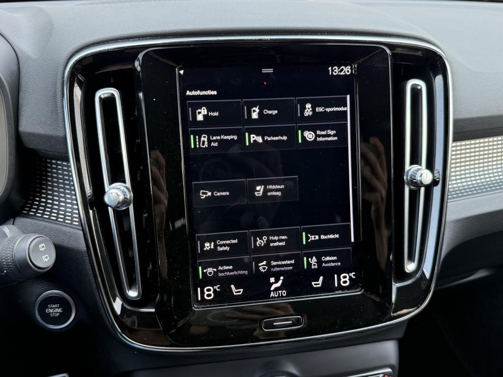 Volvo XC40 t5 262pk recharge ultimate dark |leder+ memory| camera| h&k soun