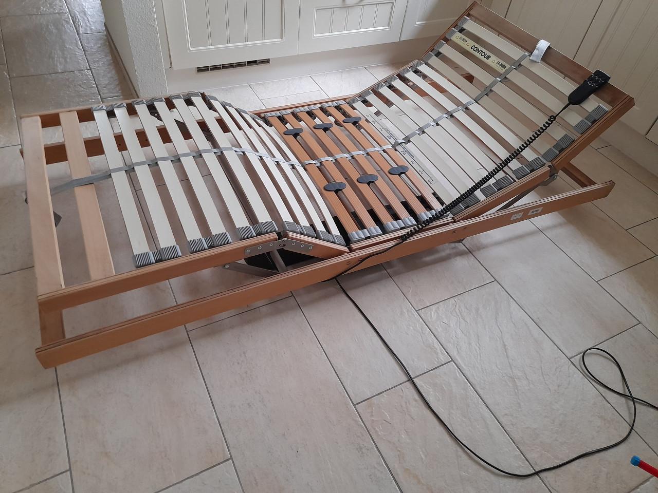 Elektrisch verstelbare lattenbodem 90 x 200 ( in goede staat )