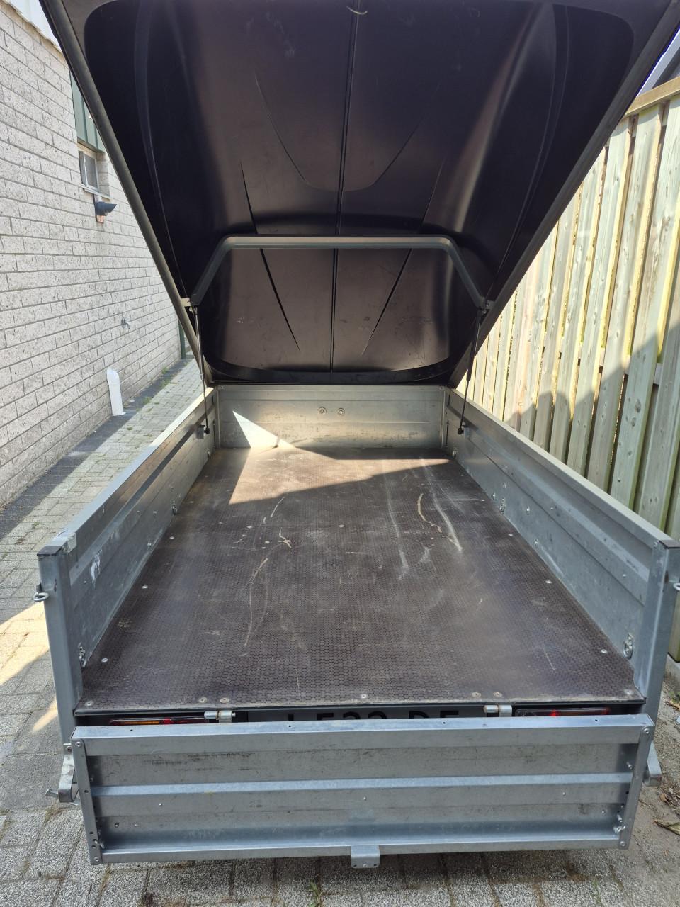 Aanhanger met deksel