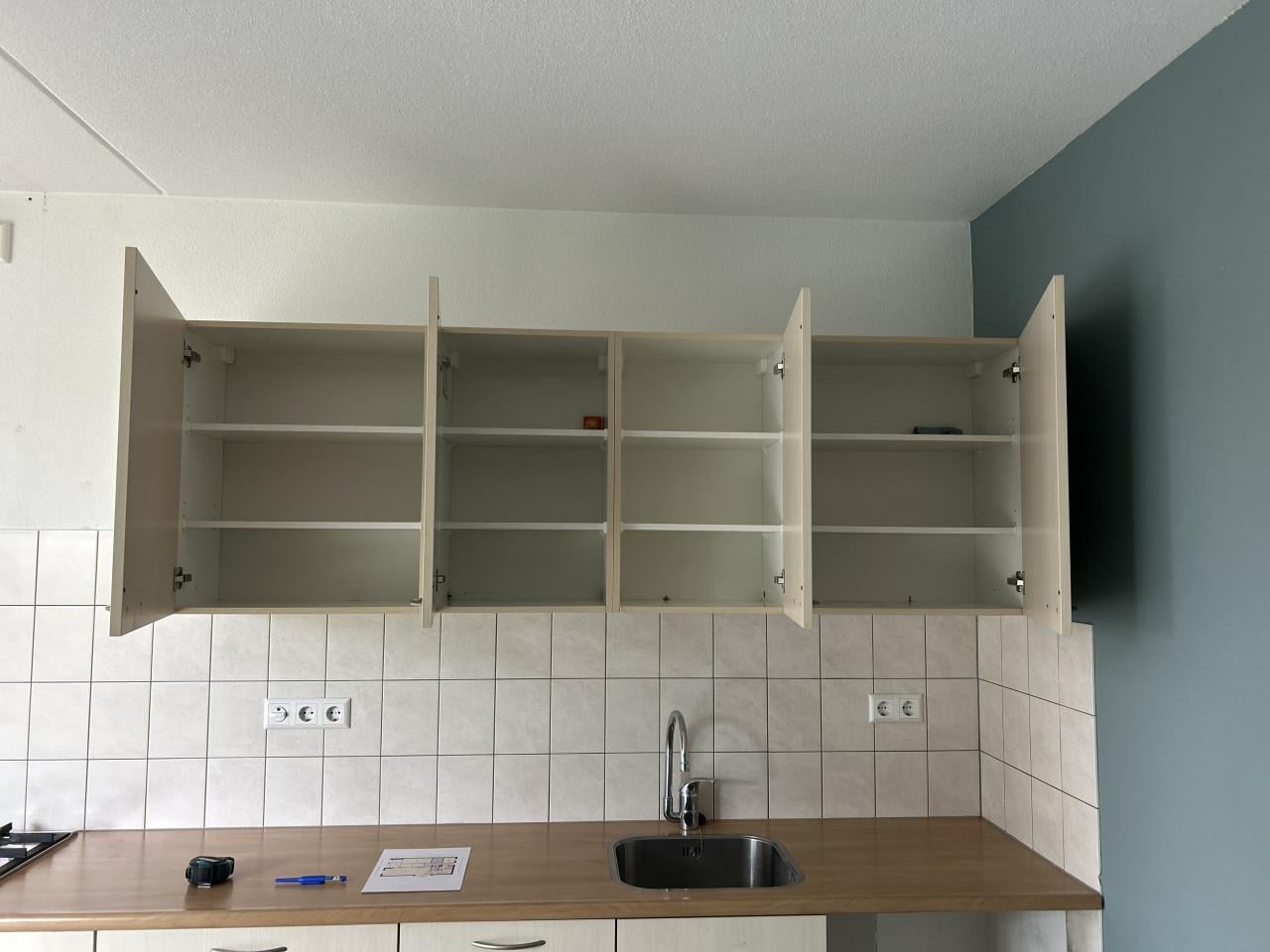 Keukenblok 4 meter + kastjes+rvs kookplaat+wasbak en kraan
