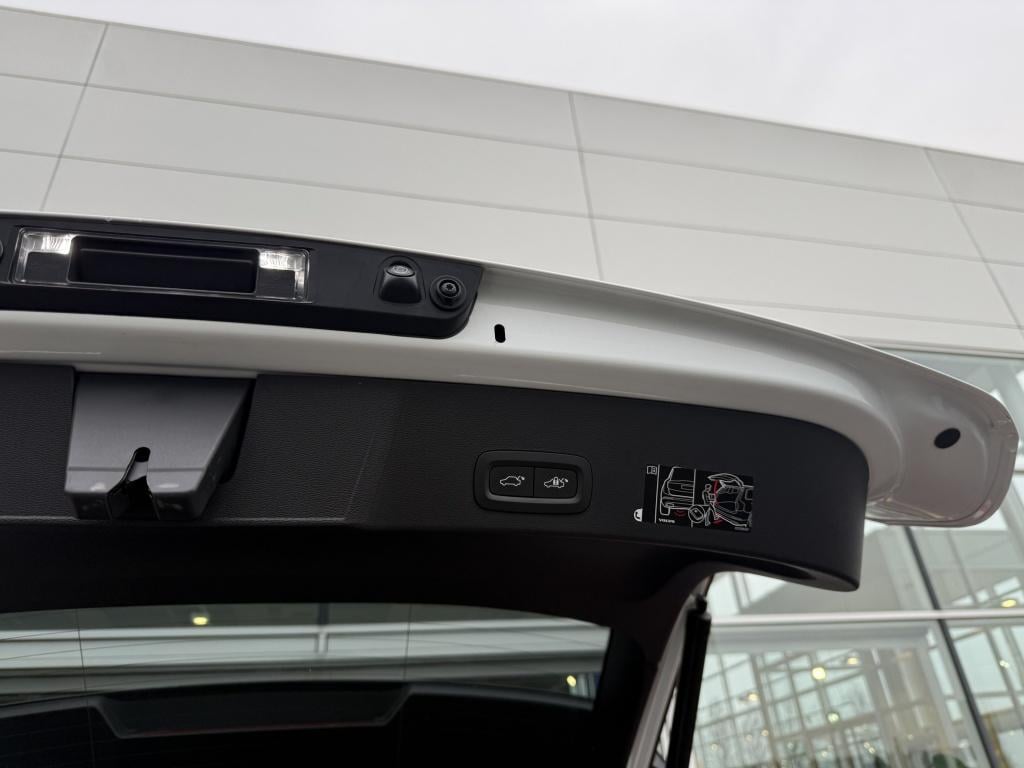 Volvo XC40 t5 262pk recharge r-design| full options! 20''lm