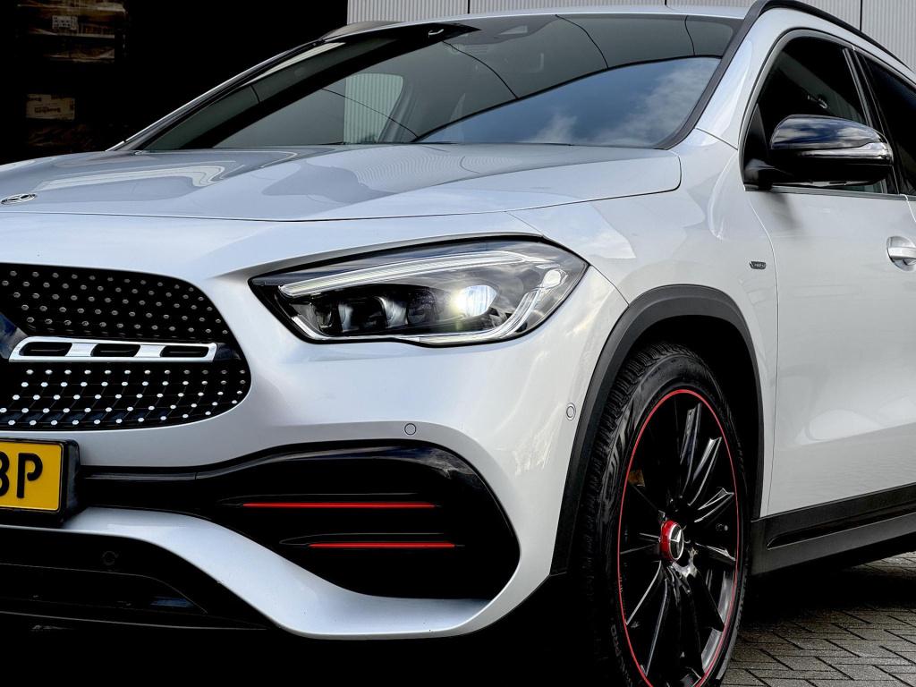 Mercedes-Benz Gla-klasse 200 amg line edition incl. trekhaak afneembaar!