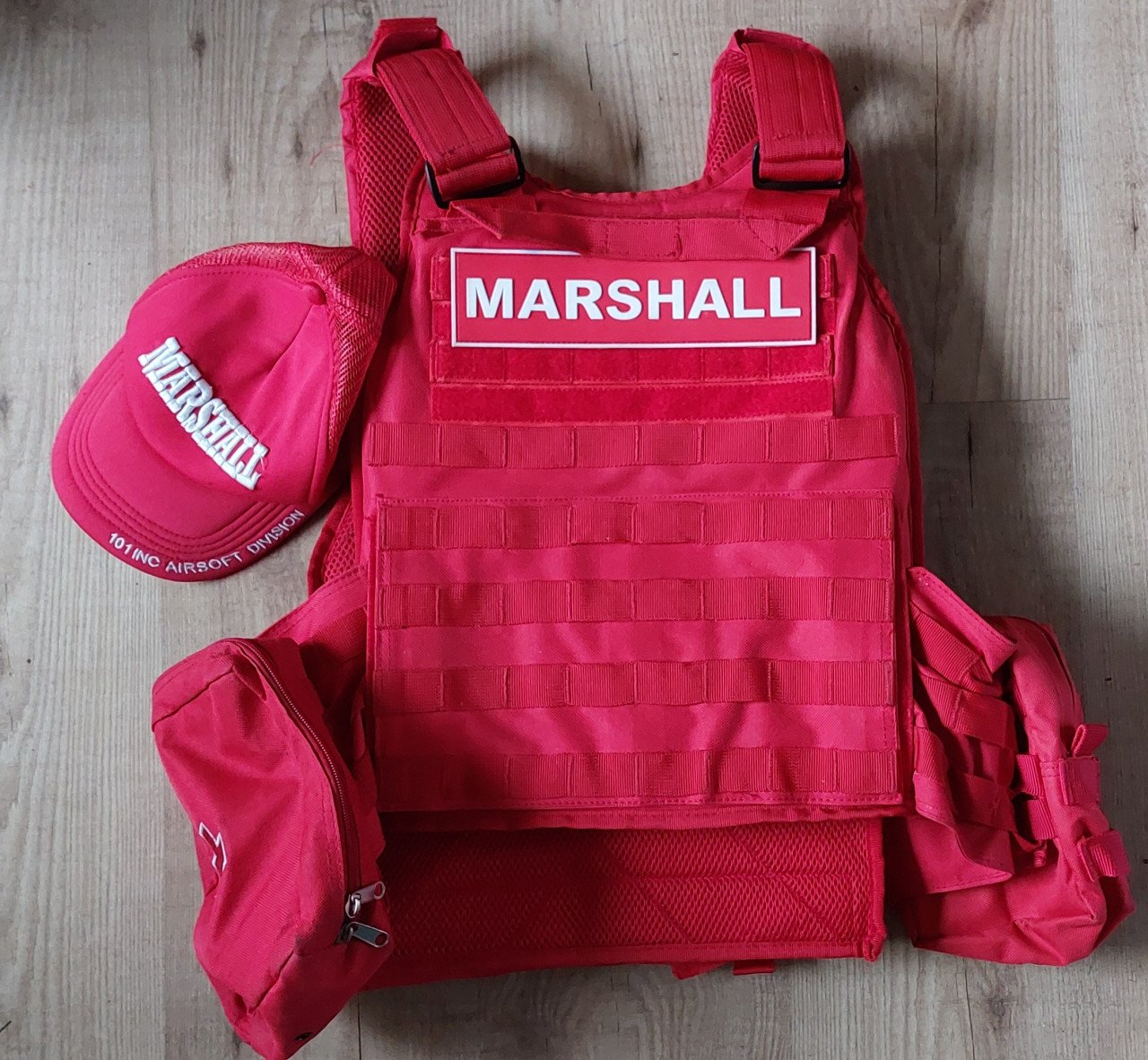 Diverse airsoft artikelen te koop Plate carrier rood MARSHALL