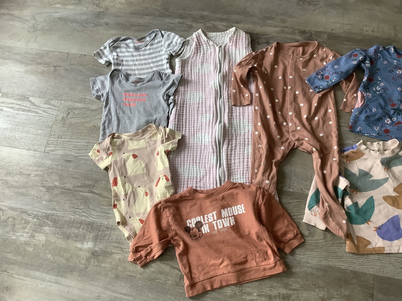 Pakket Meisjes Kleding maat 80 + een Zomer Slaapzak - 10 stuks
