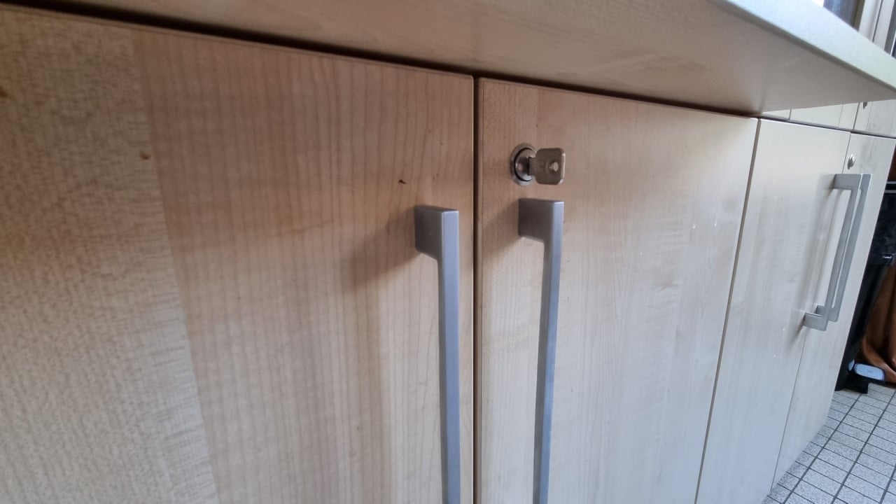 Buffetkast met sloten en verlichting