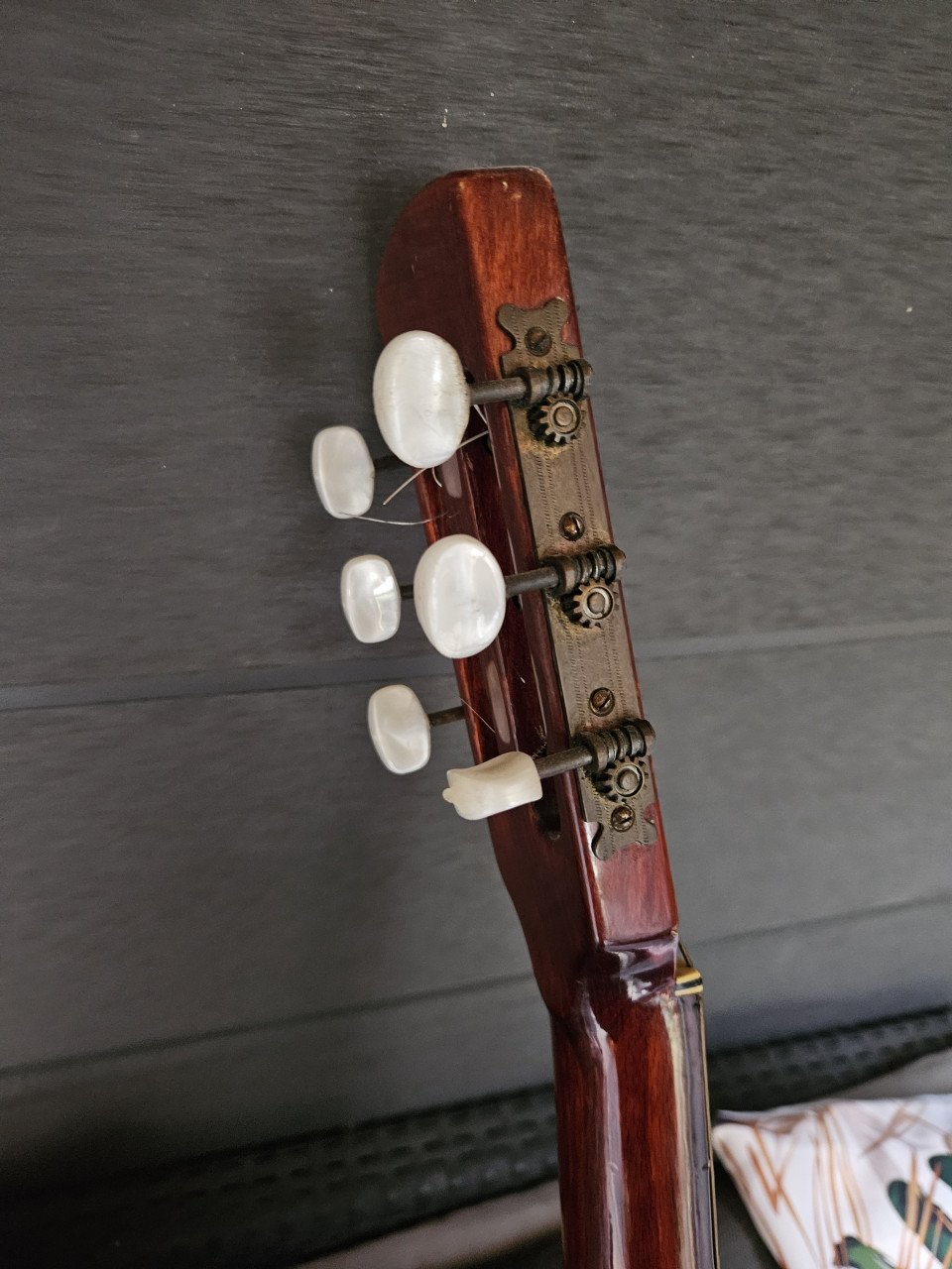 Prachtig vintage massief houten banjo met 6 snaren....