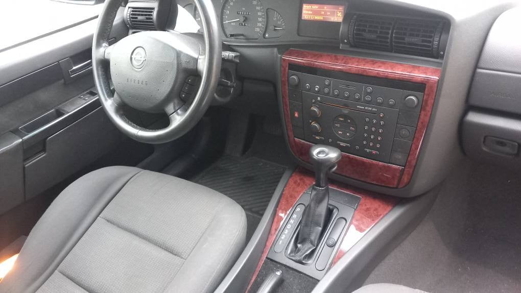 Opel Omega 2.2 16V Business Edition sedan automaat !!!! bj:2002 airco
