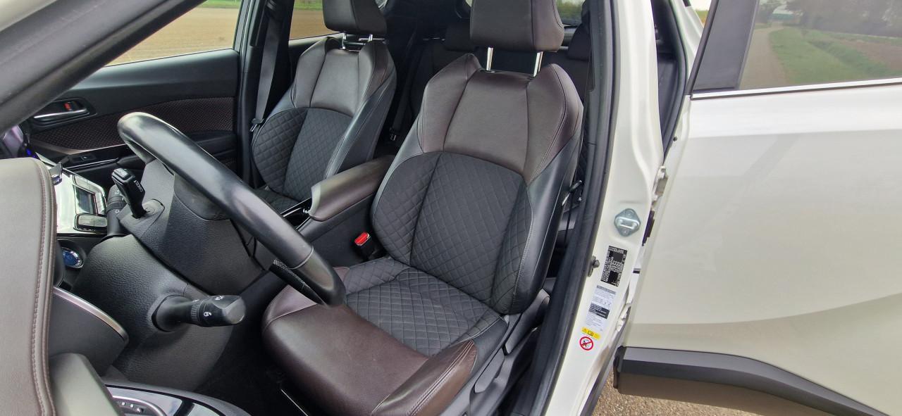 Toyota chr 1.8 hybride bi-tone plus,trekhaak,leder,led