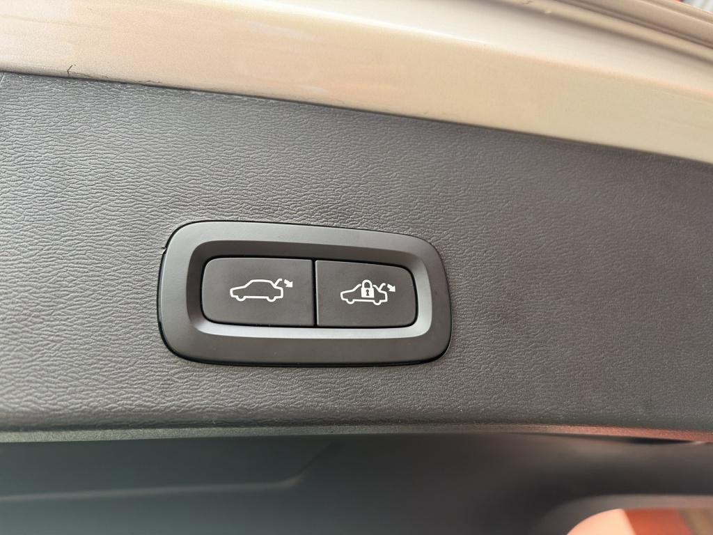 Volvo XC40 1.5 t4 plug-in hybrid plus bright | leer | trekhaak