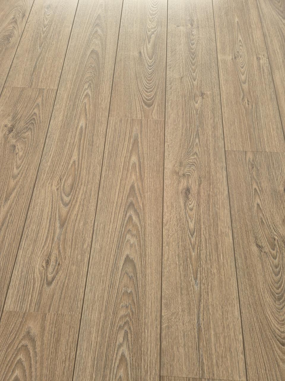 Laminaat grijs beukenhout ongeveer 70m2