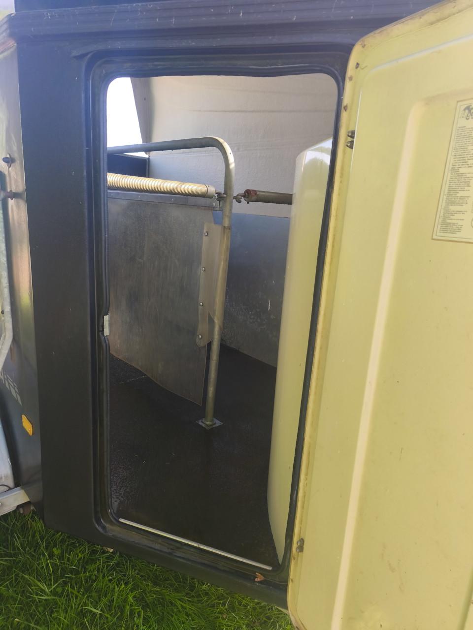 Tweepaardstrailer Hotra