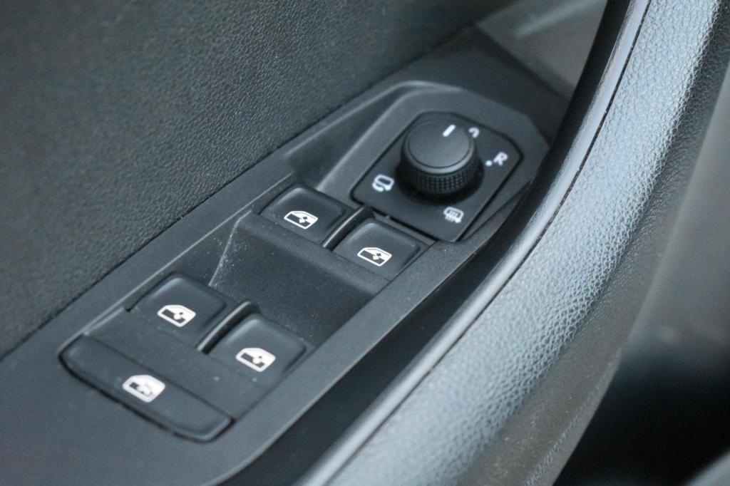 Skoda Karoq 1.5 tsi act sportline mj21 | trekhaak | pano | apple carplay | 