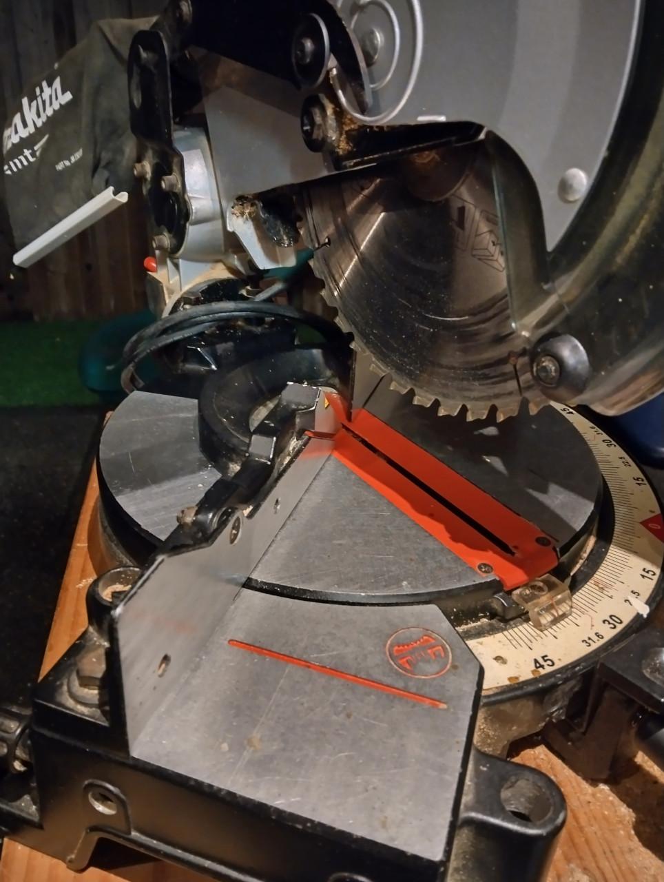 Makita MT afkortzaag