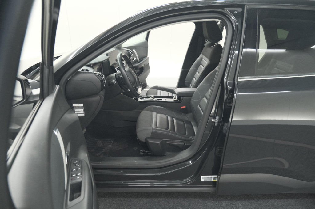 Citroen C4 puretech 130 eat8 shine | camera | head-up display | parkeersens