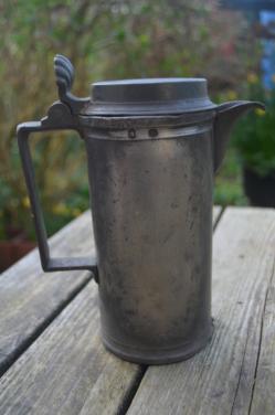 Tinnen klepkan / koffiepot gemerkt